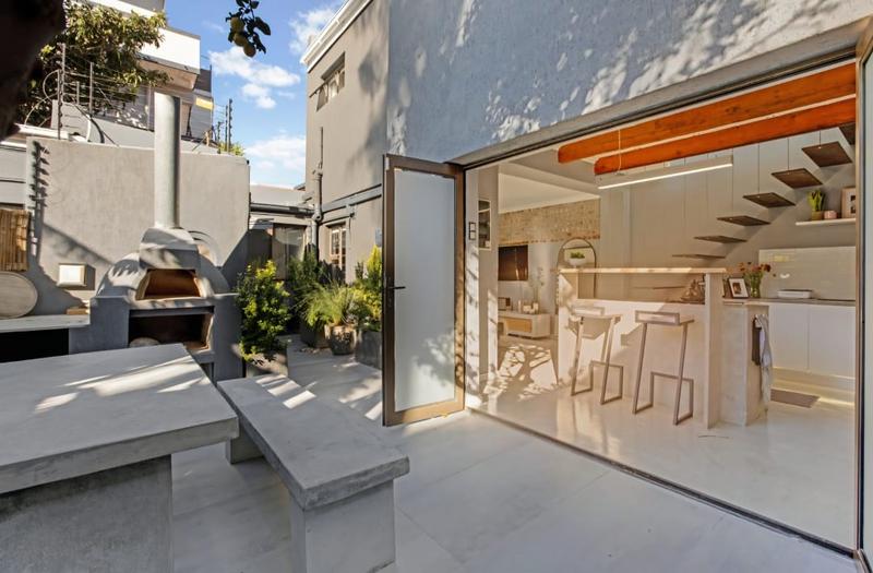To Let 2 Bedroom Property for Rent in Green Point Western Cape
